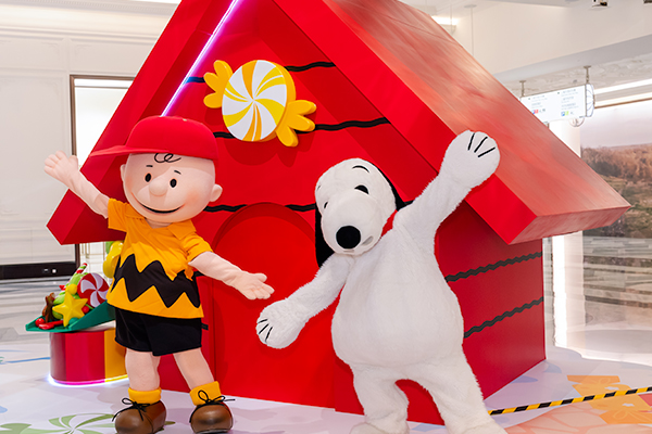 Snoopy and Charlie Brown Meet-&-Greet