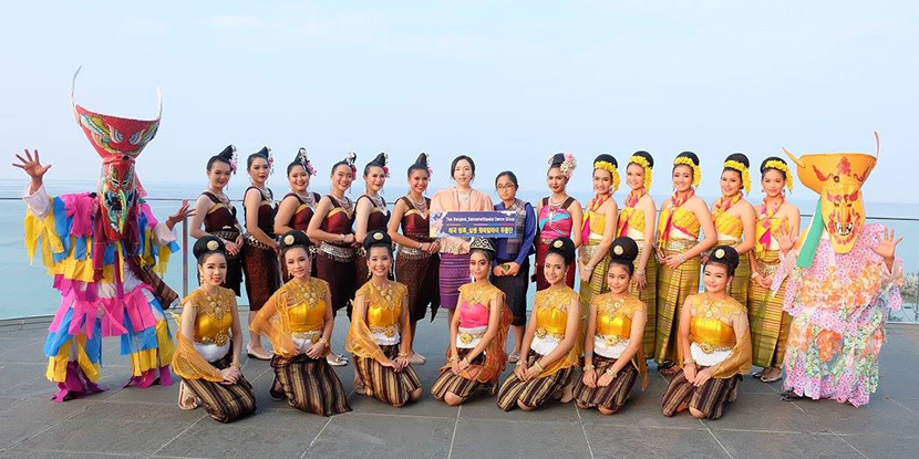 Nonthaburi Folkdance Group and Samsenwittayalai School